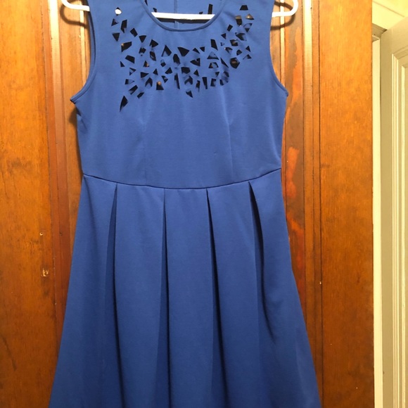 Beautiful blue dress with laser cutouts - Picture 2 of 4